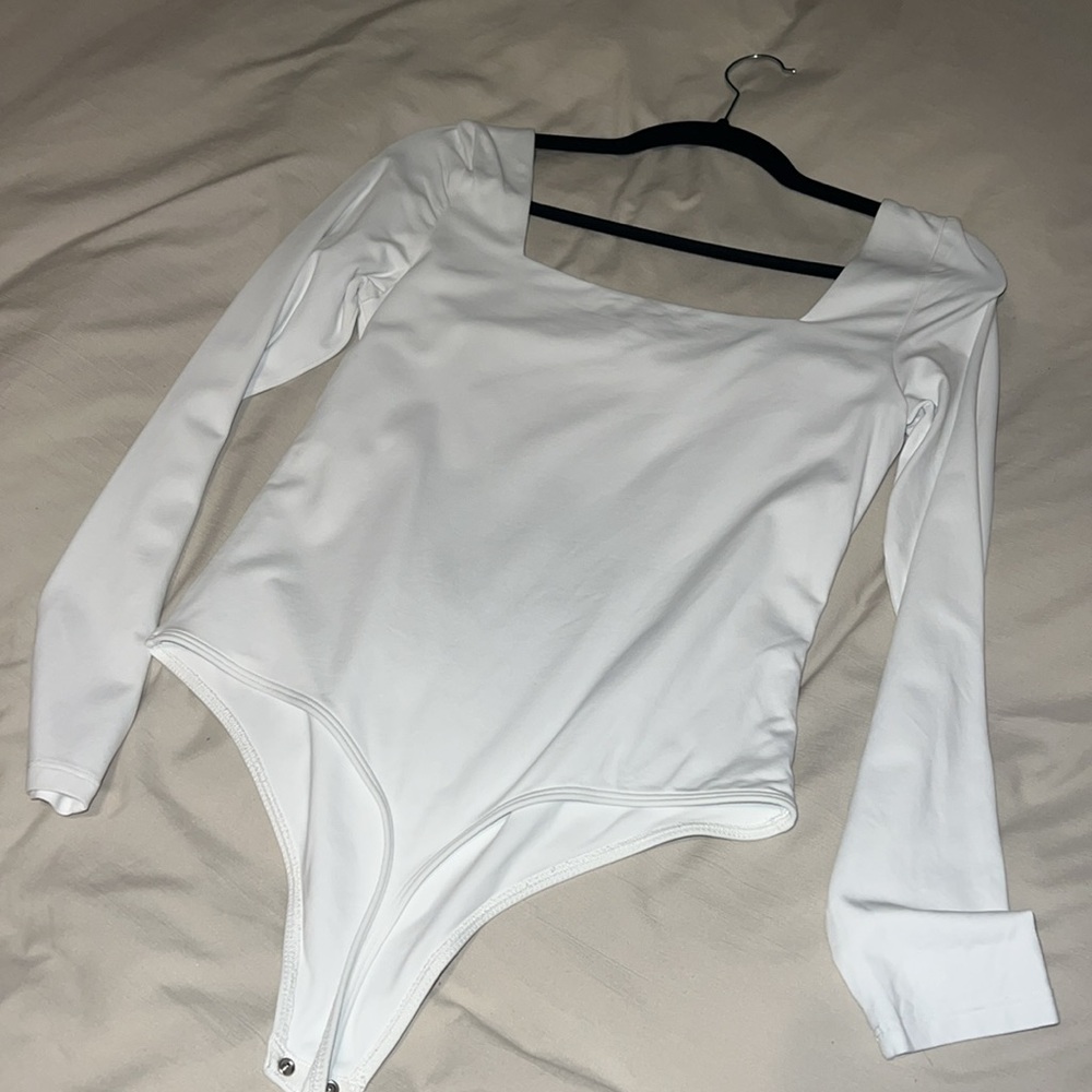 Aritzia Contour Squareneck Longsleeve Bodysuit - Picture 5 of 5